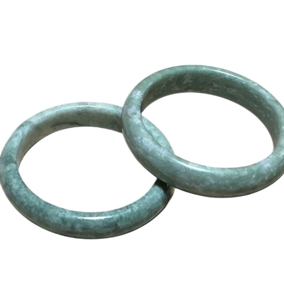 2 Genuine Green Jade Vintage Bangle Bracelets, Natural Color, Beautiful, Shiny - Picture 2 of 10